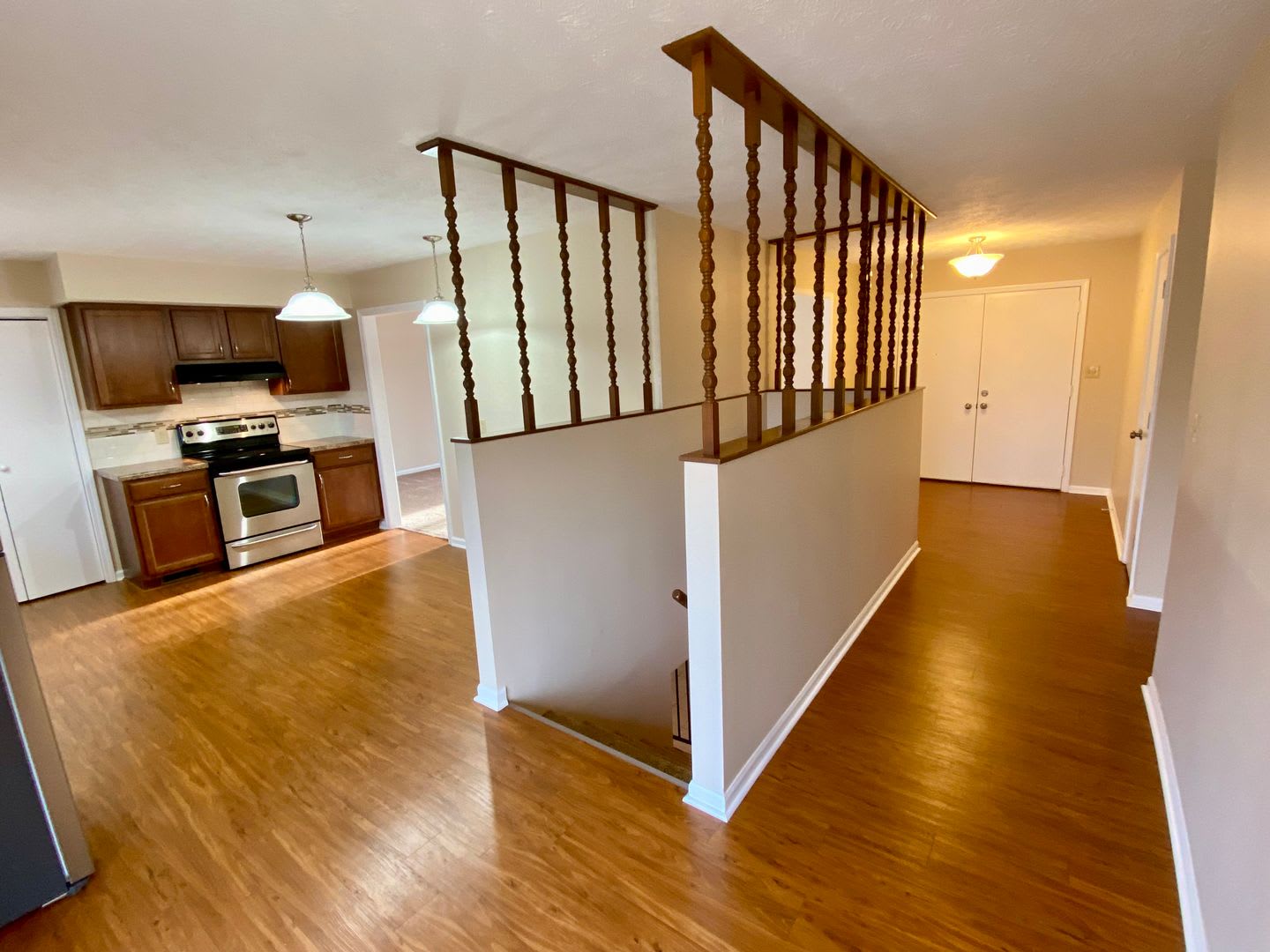 Halehaven Home: Beautifully Renovated 3 bdrm, 2.5 bath with finished basement – photo 4
