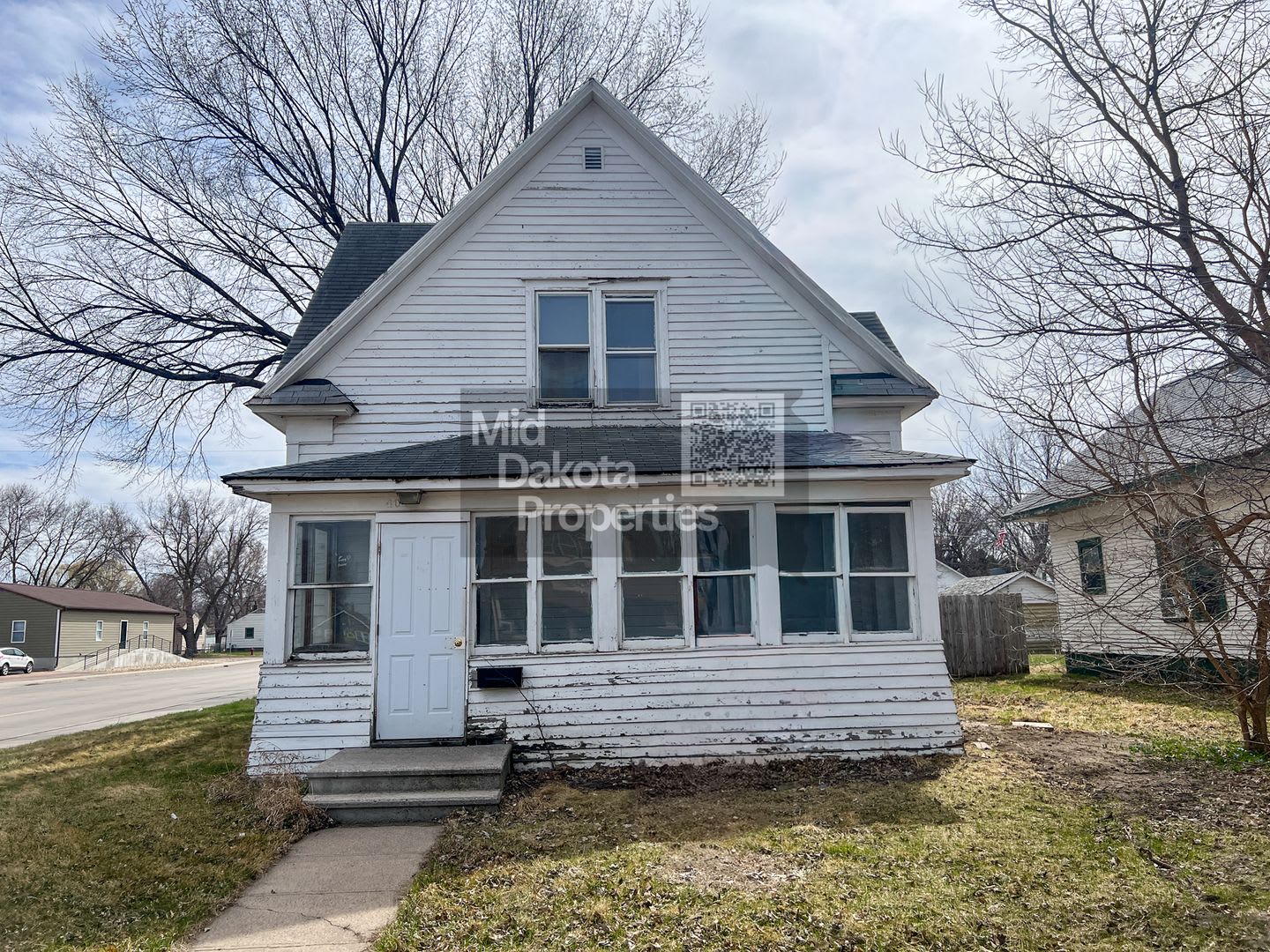 401 W 11th-3 Bedroom House – photo 1