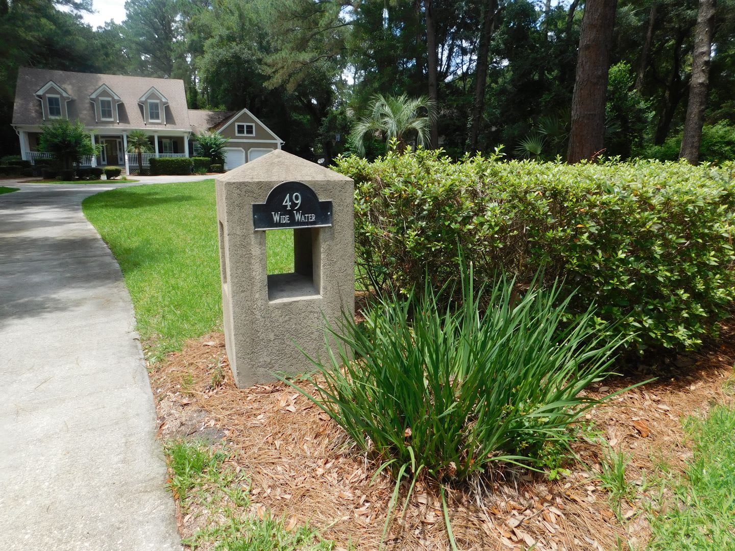 Expansive Unfurnished Spanish Wells Home Available for Rent – photo 2