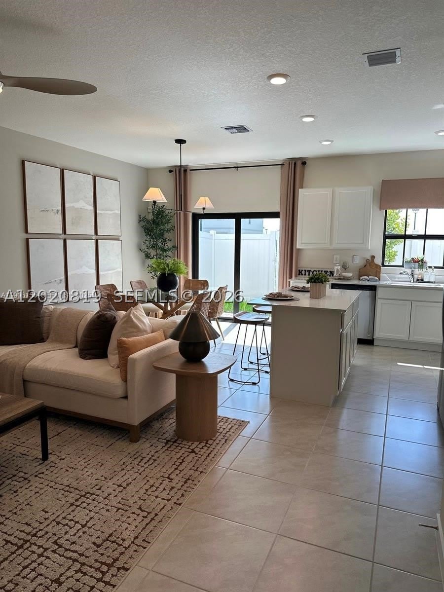 853 SW 12th St – photo 4