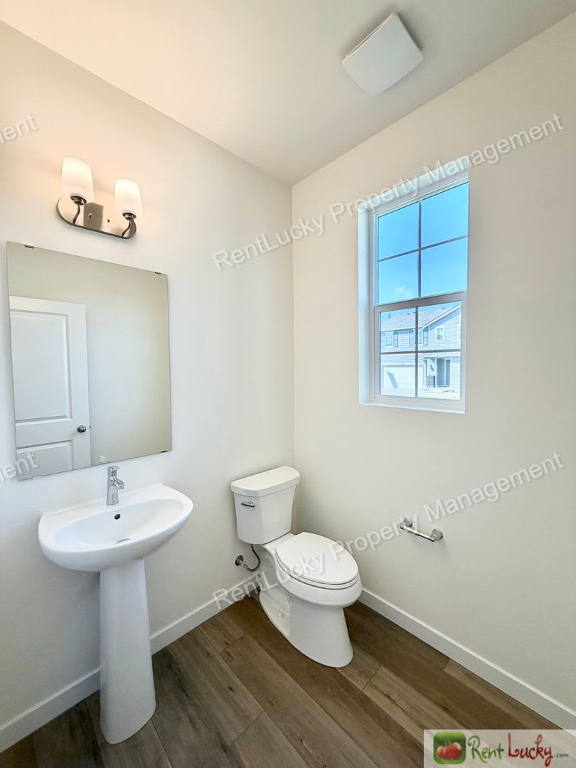 Newly Constructed 4 Bedroom Home In Bonney Lake With Mt Rainier Views – photo 4