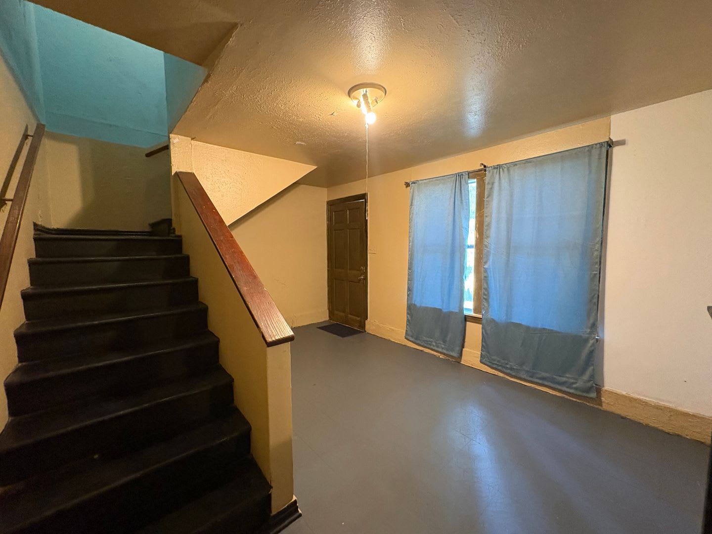 Two bedroom/1 bath garage apartment with Refrigerator and Gas range – photo 4