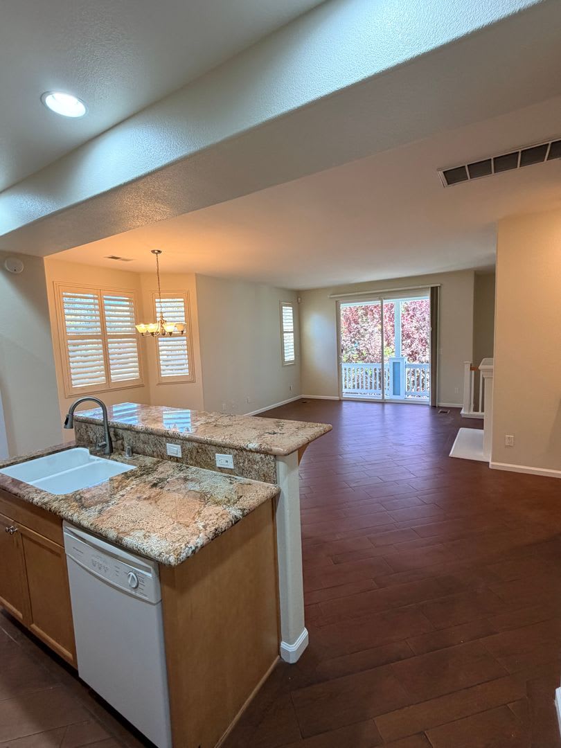 299 Gramercy Lane Available Now – photo 5