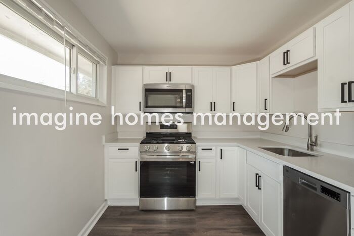 566 Firethorne Drive – photo 4