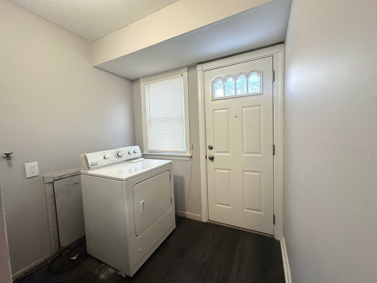 Spacious 4-Bedroom Bungalow for Rent in Euclid! – photo 4