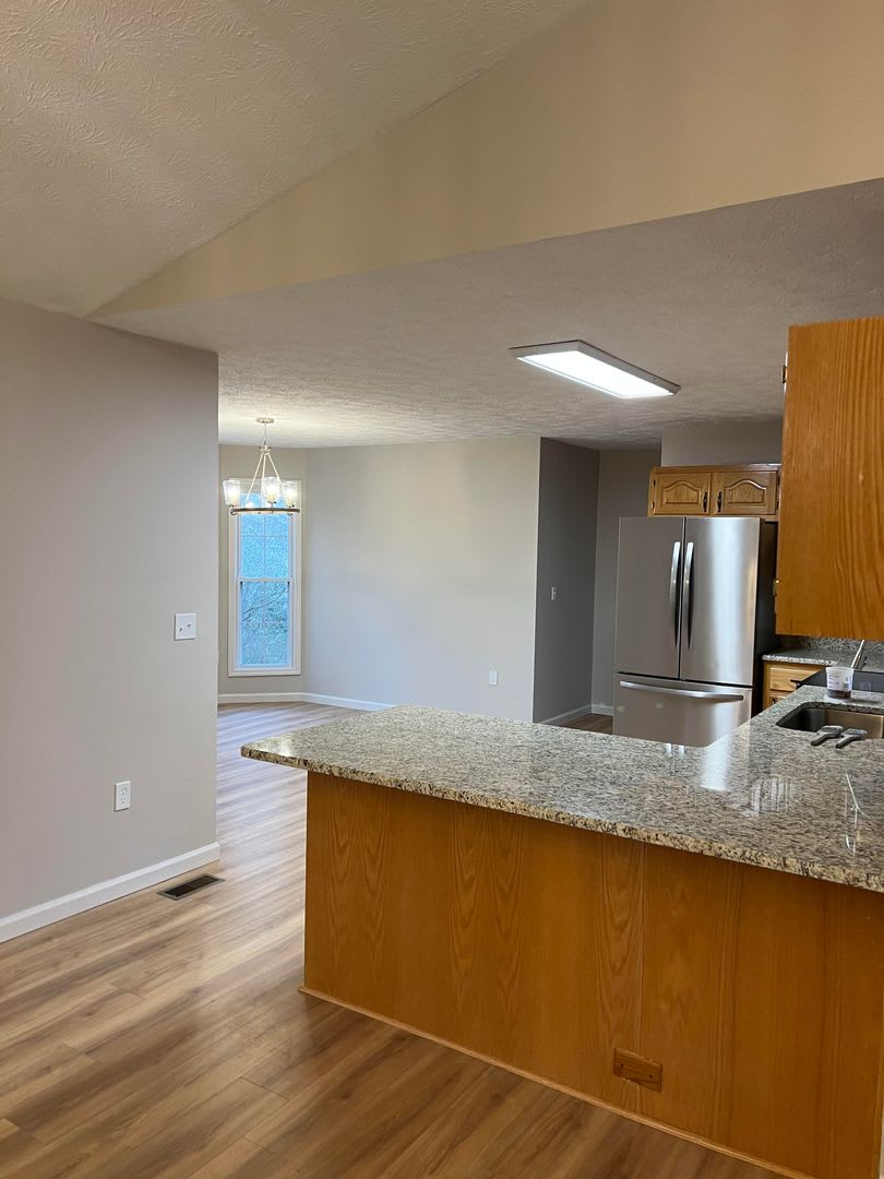IN TOWN Convenience * available for a 12 month lease* – photo 5