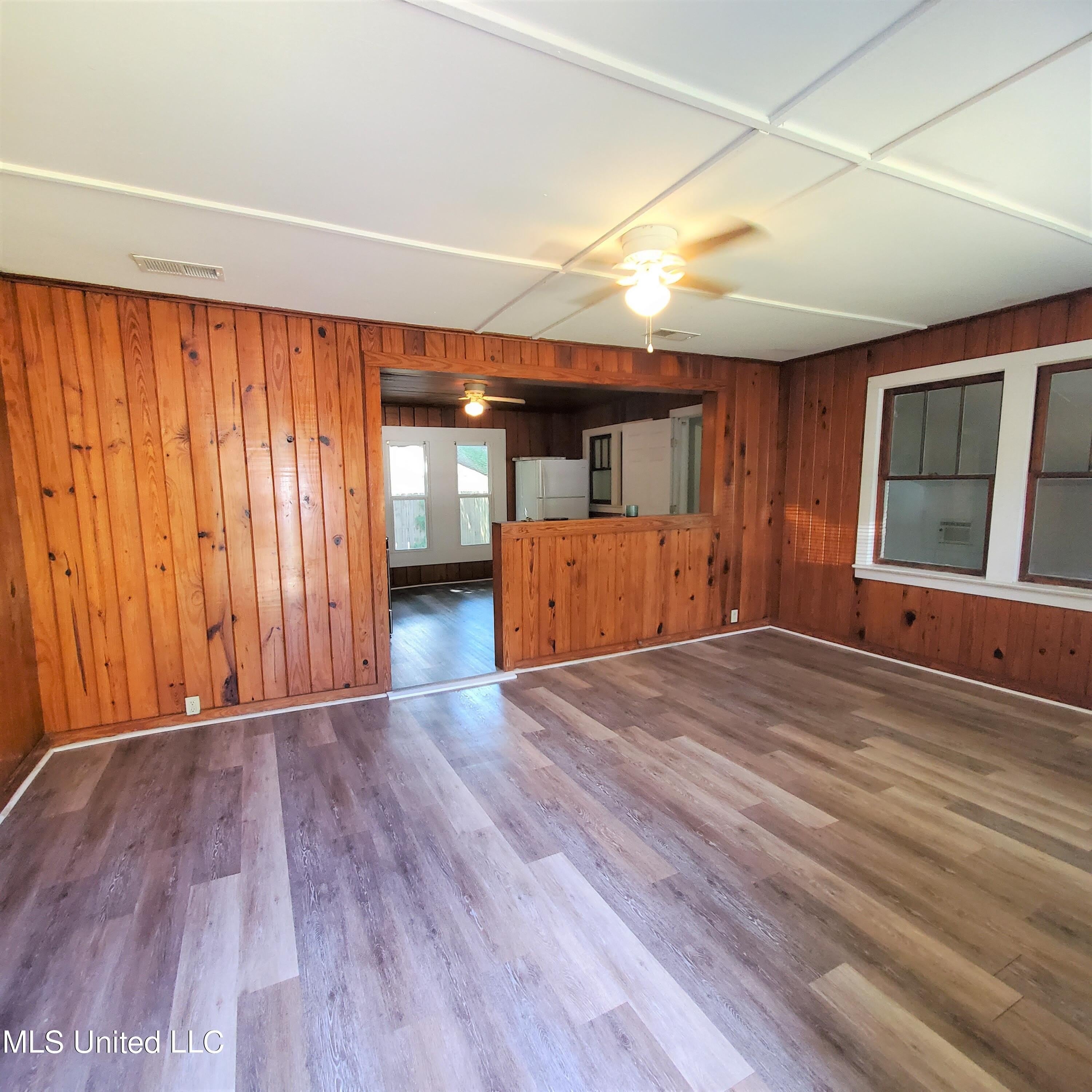 2217 32nd Street – photo 2