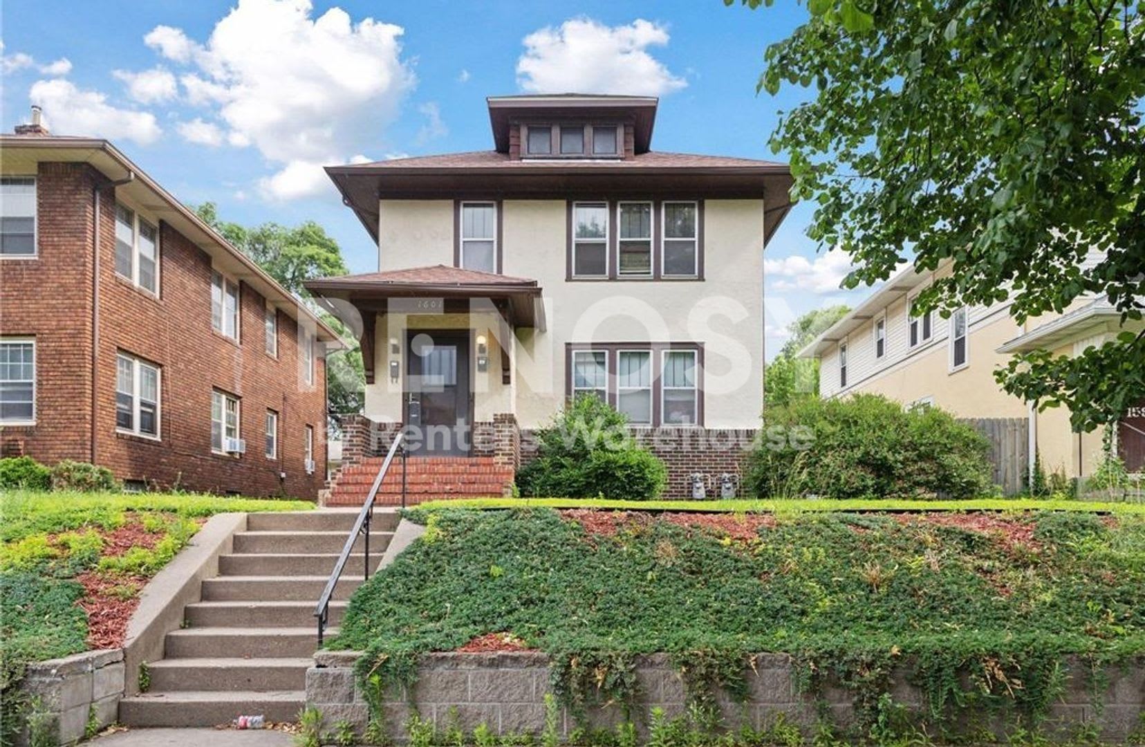 Spacious 2 Bedroom 1 Bath Upper Level Duplex in St. Paul – photo 3