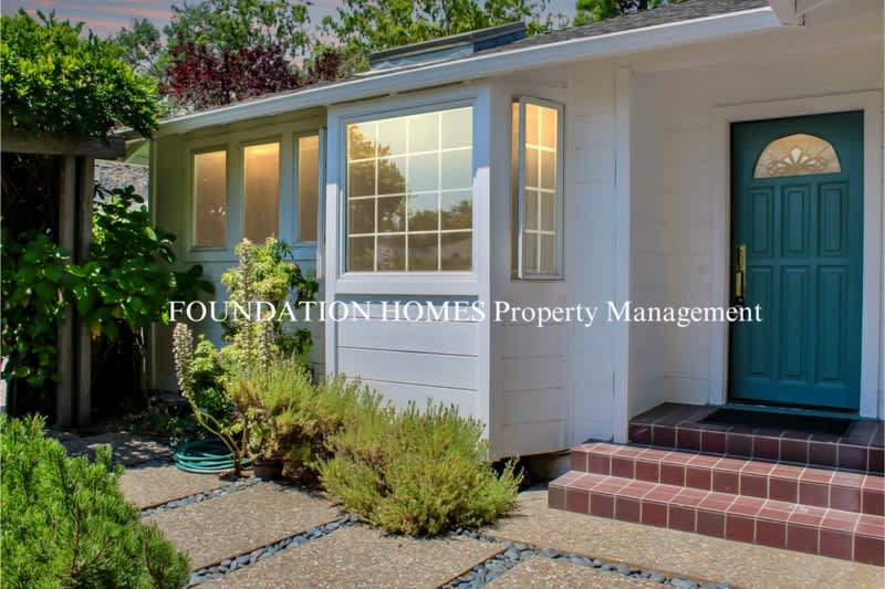 33 College Ct – photo 3