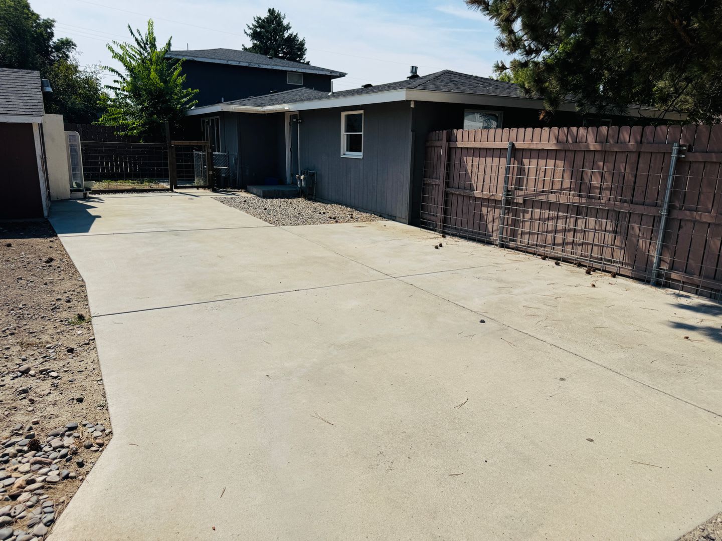 Secluded Heights 2 Bedroom with Fenced Backyard, Laundry and Off Street Parking – photo 3