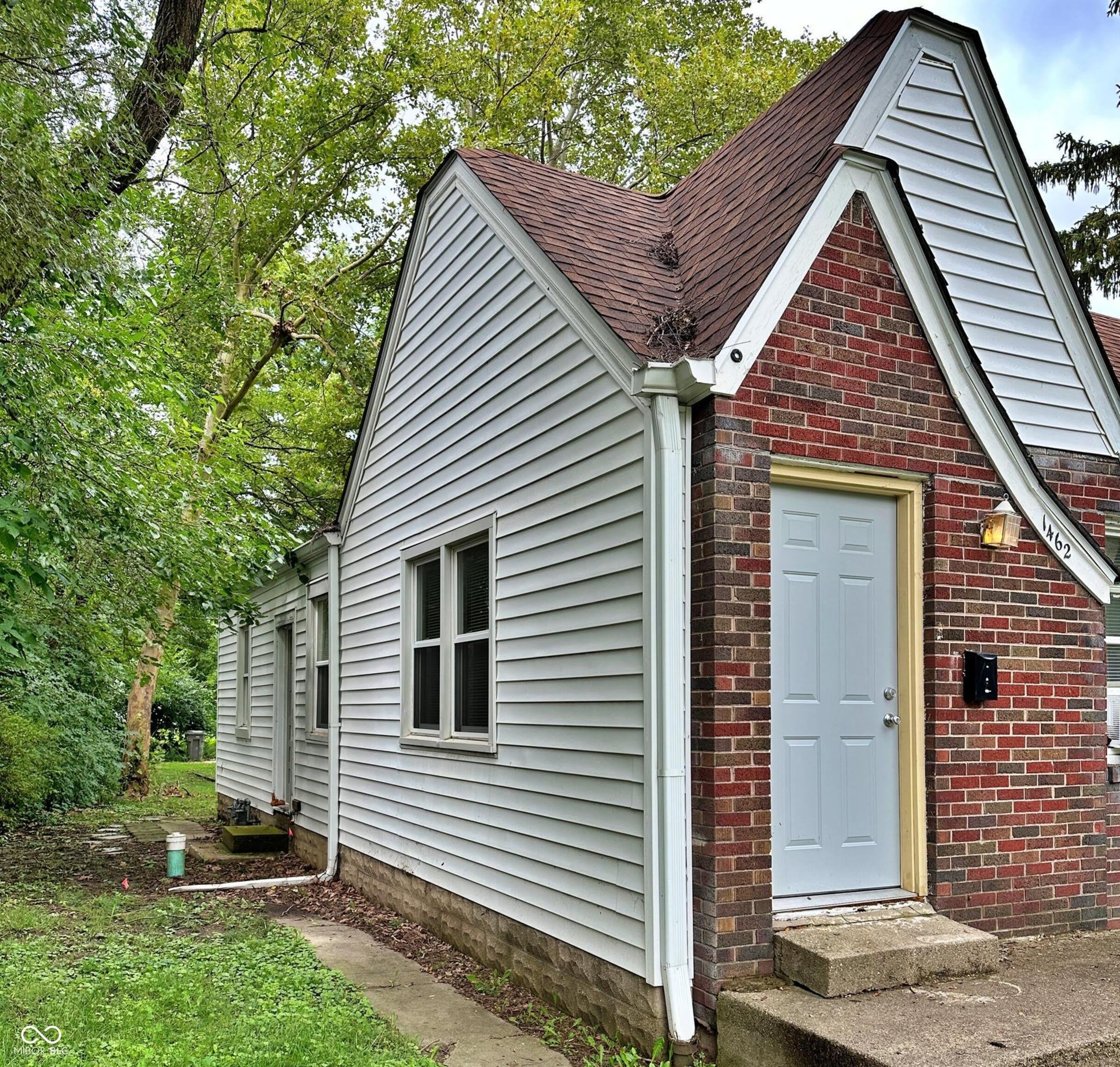 1462 N Gladstone Avenue – photo 3