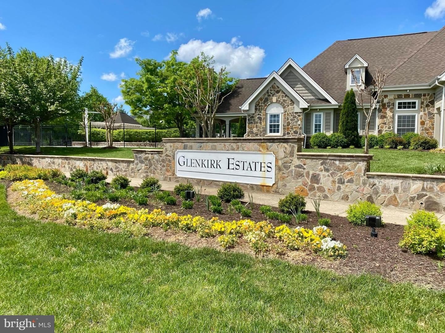 8416 CHURCHSIDE DR – photo 1