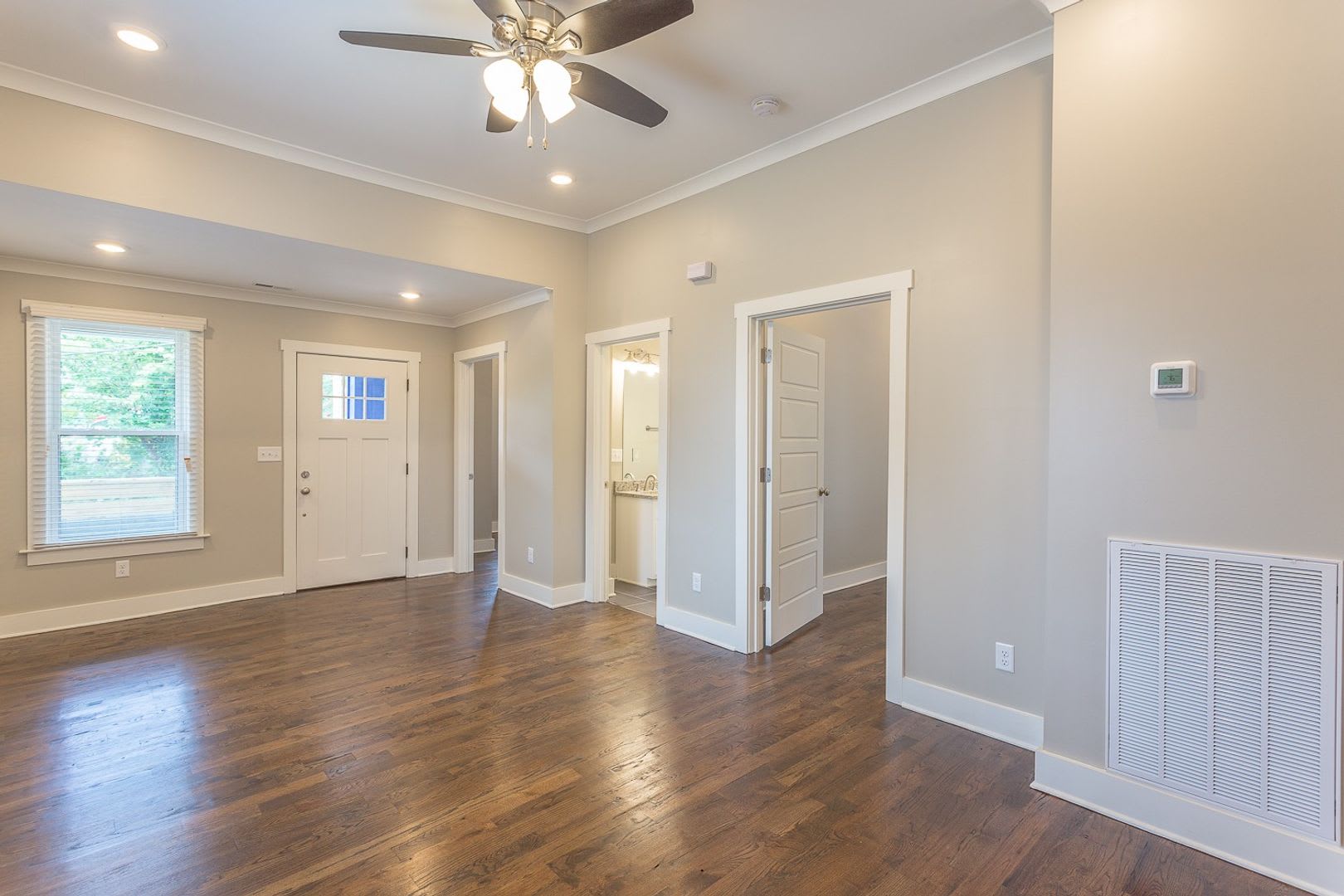 3 bedroom home CLOSE TO UTC, lawncare included! – photo 5