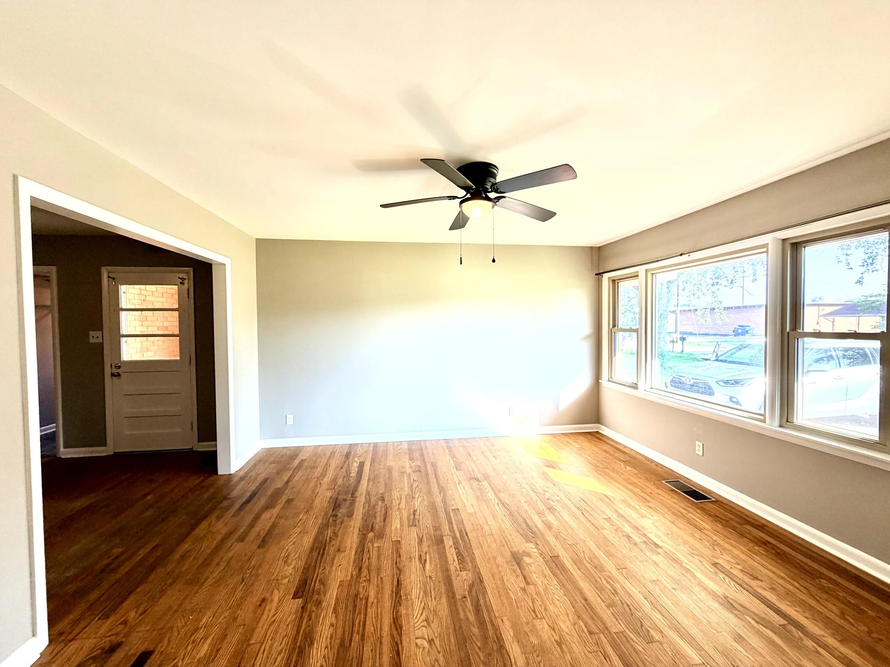1711 Clarence Drive – photo 3