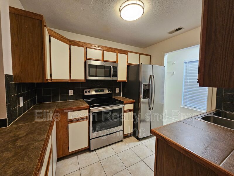 802 A Selwyn Oaks Ct – photo 3