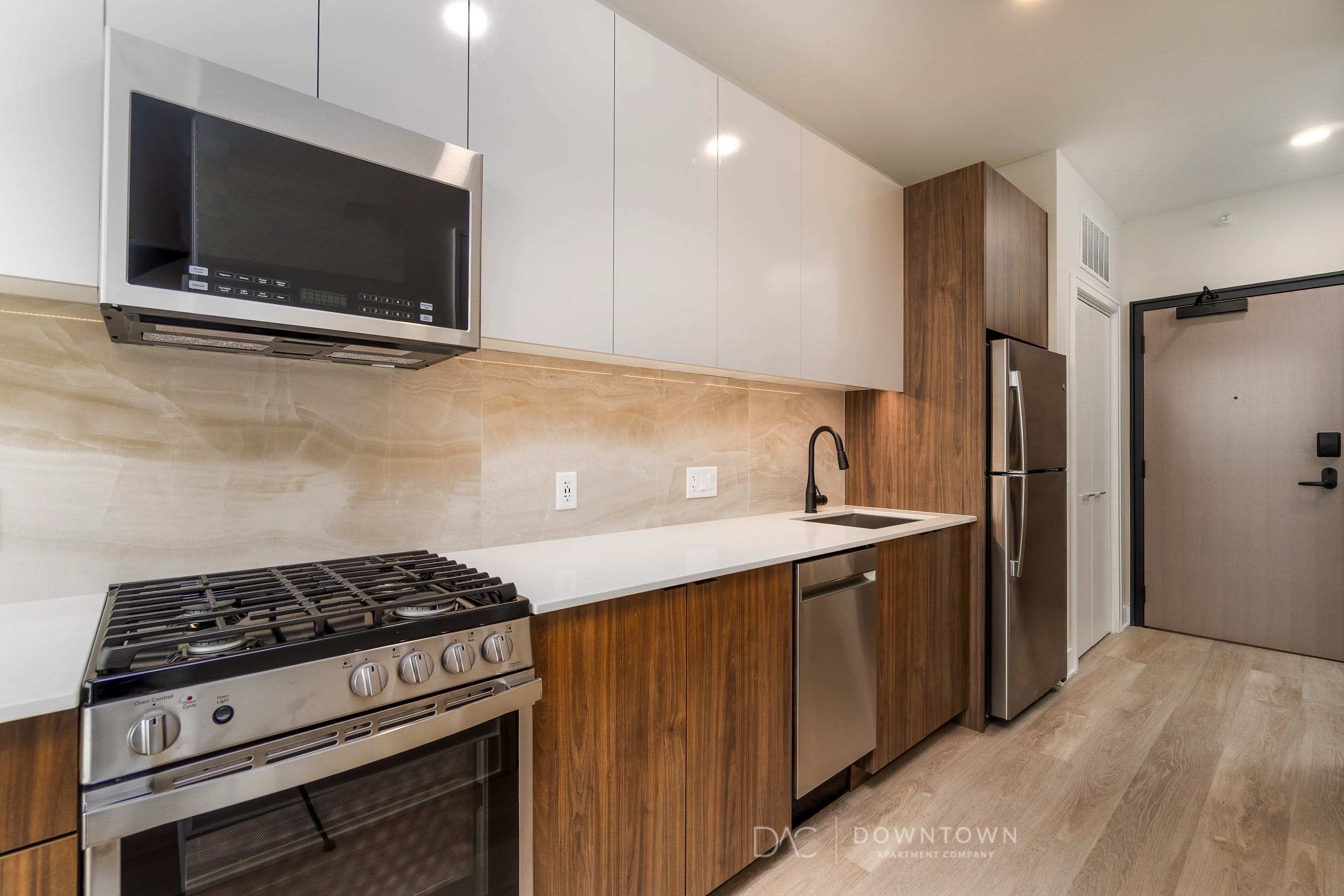 1143 W Van Buren St – photo 3