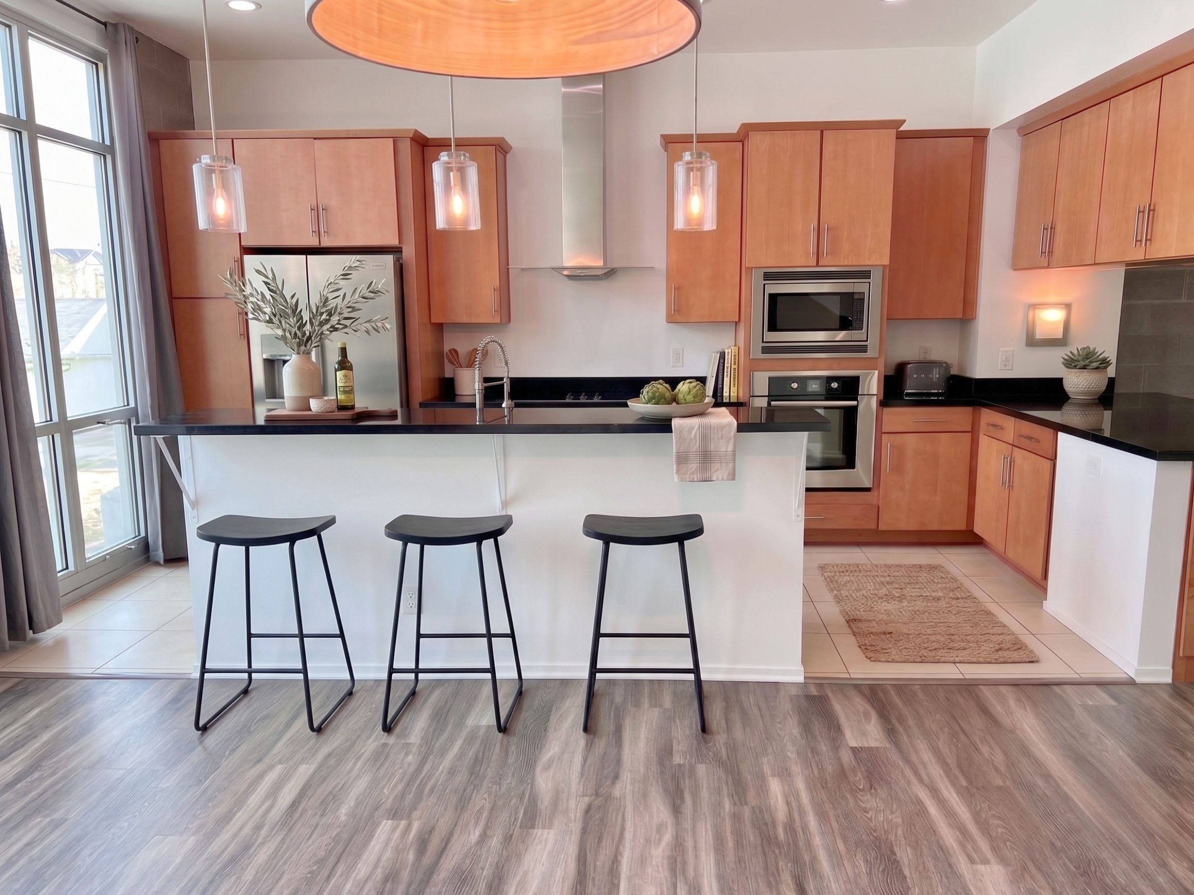 368 S Farmer Ave – photo 2