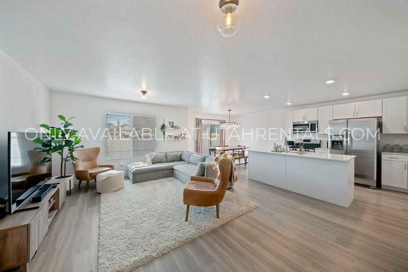341 N Angus Dr – photo 5