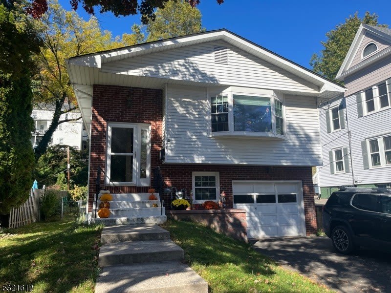 65 Wetmore Ave – photo 1