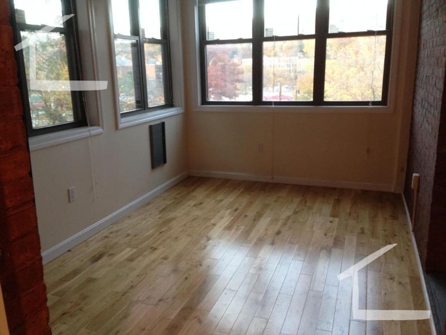 Charming 2 Bedroom-No Broker Fee – photo 4