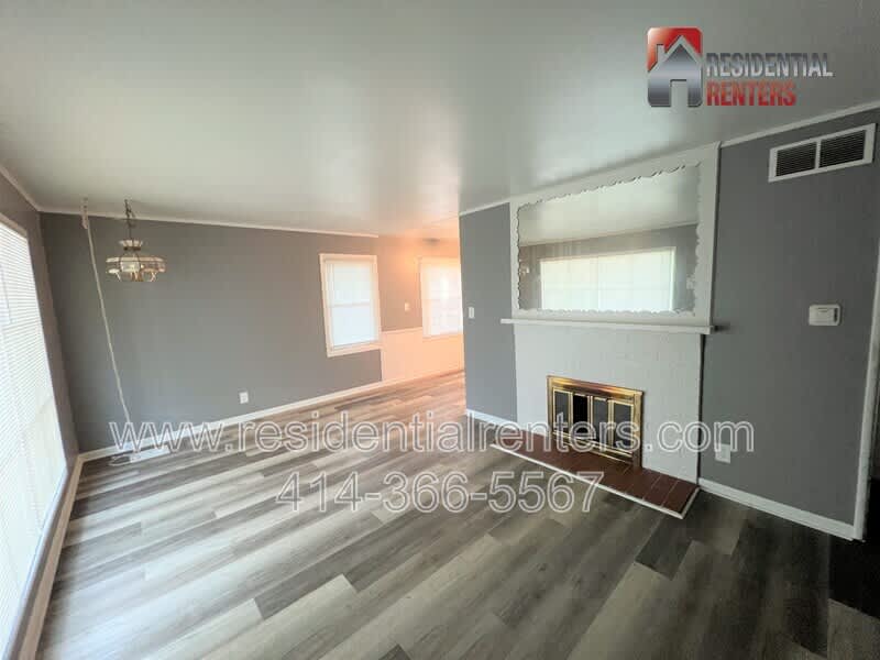 5657 N 58th St – photo 1