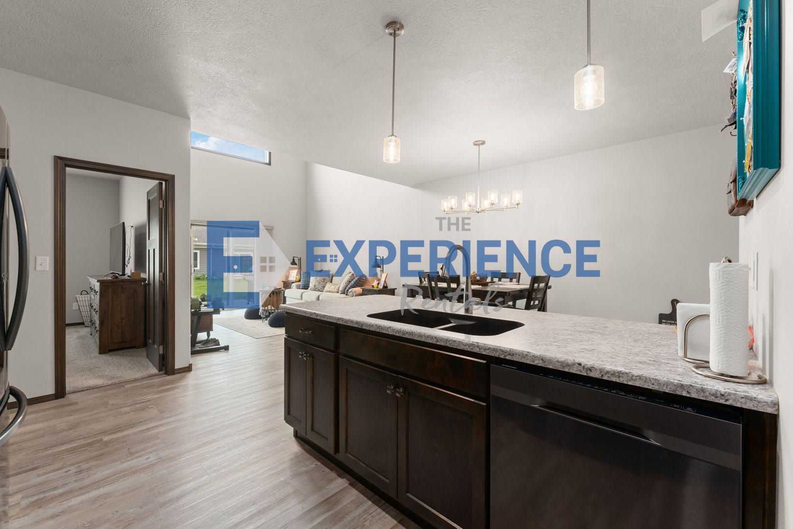Spacious 3-Bedroom End-Unit Townhome with Main-Level Primary Suite! – photo 5