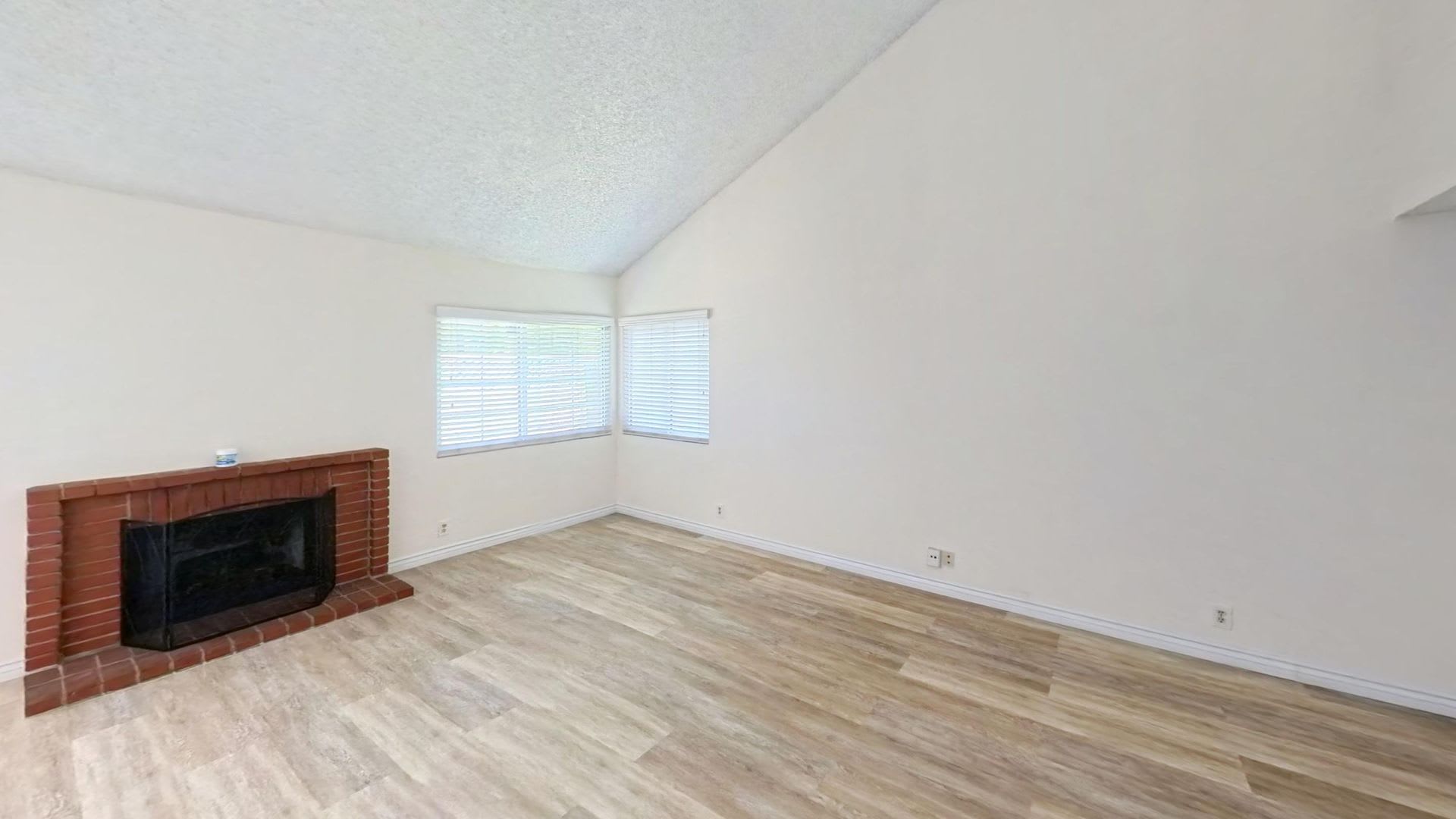 500 Off Of The First Month S Rent Move In By September 1St Prime Location And Spacious Home At 1617 Toyon Pl Corona – photo 4