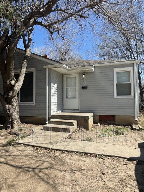2322 S Broadview St – photo 1