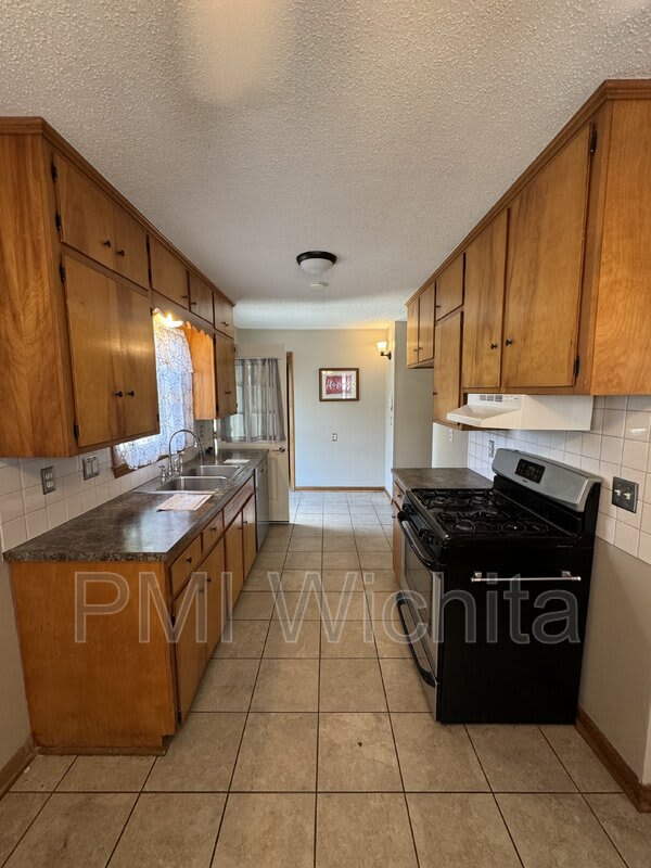 2322 W 29th St S – photo 4
