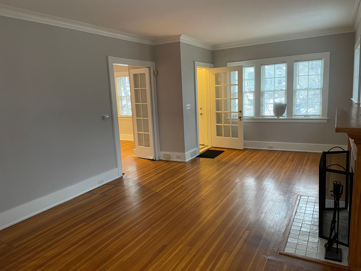 Charming Dutch Colonial Style Heritage Hill Home – photo 4