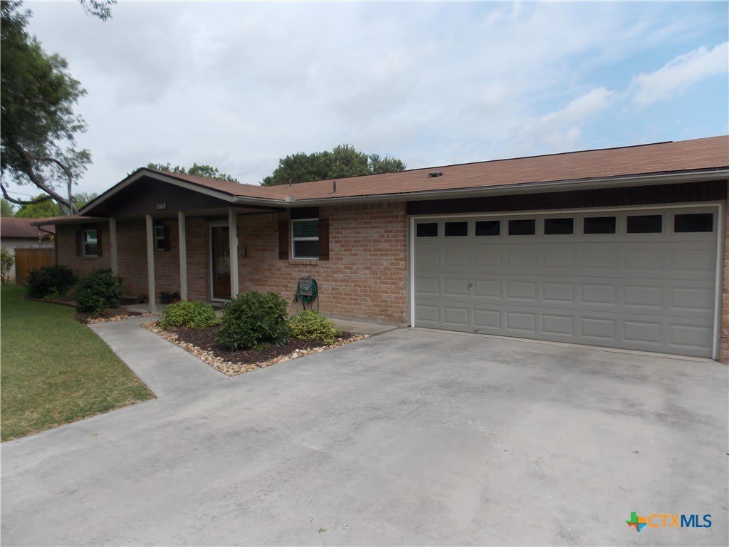 1309 Azalea Lane – photo 2