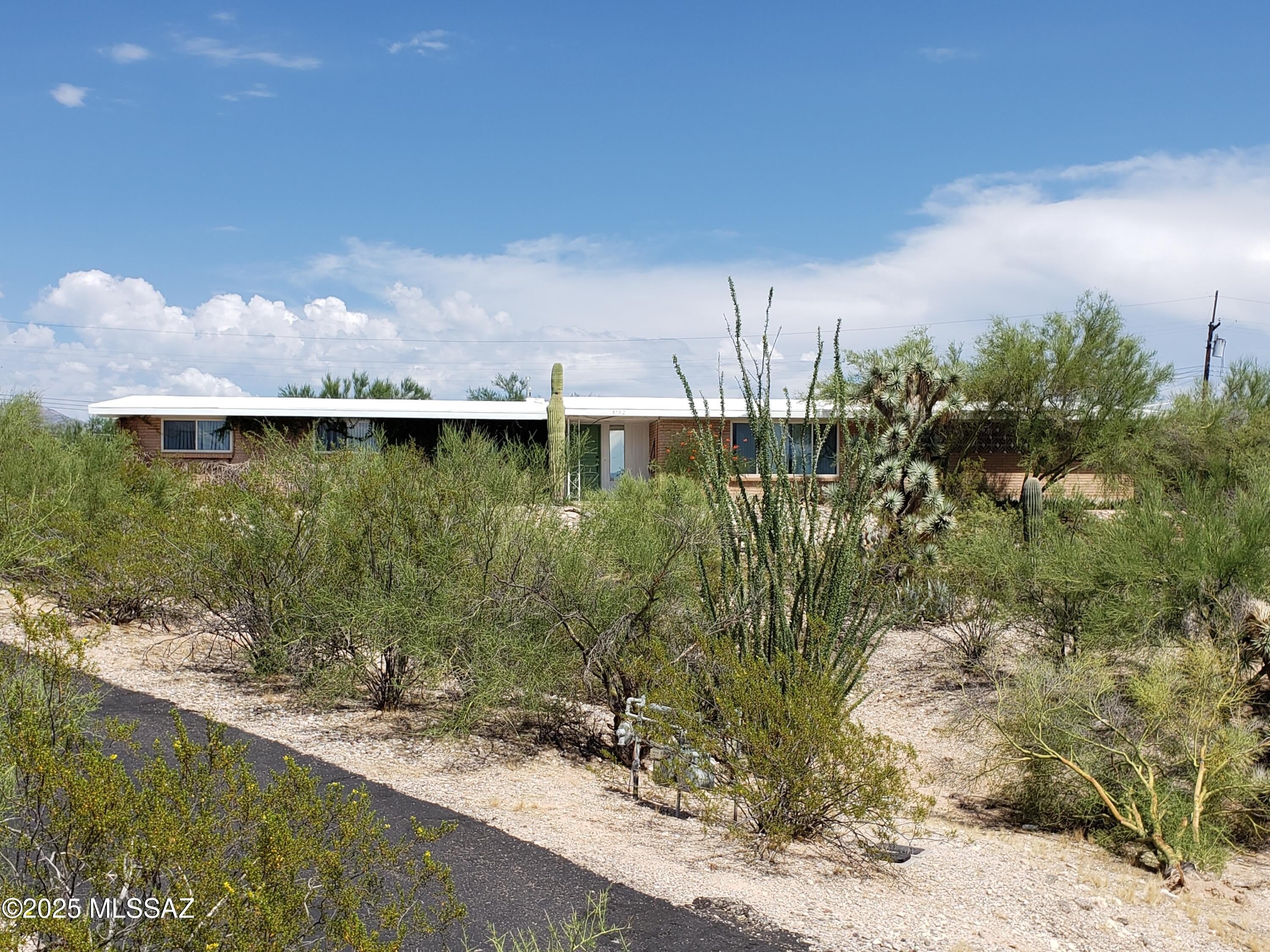 5520 N Bonita Place – photo 1