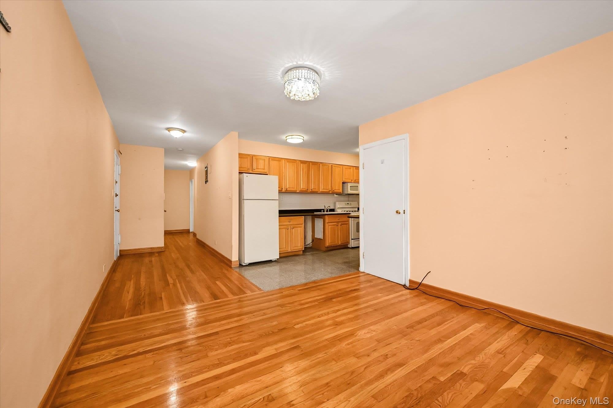 140-18 Burden Crescent – photo 3