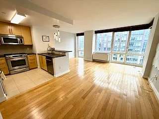 413 Main St Apt 5 – photo 3