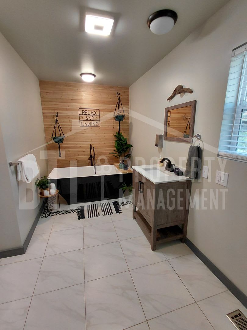 Beautiful 3BR Home with Scenic Views in Forsyth – photo 4