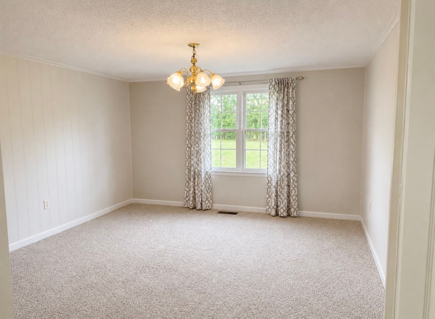 4 Bedroom, 2 Bath – photo 5