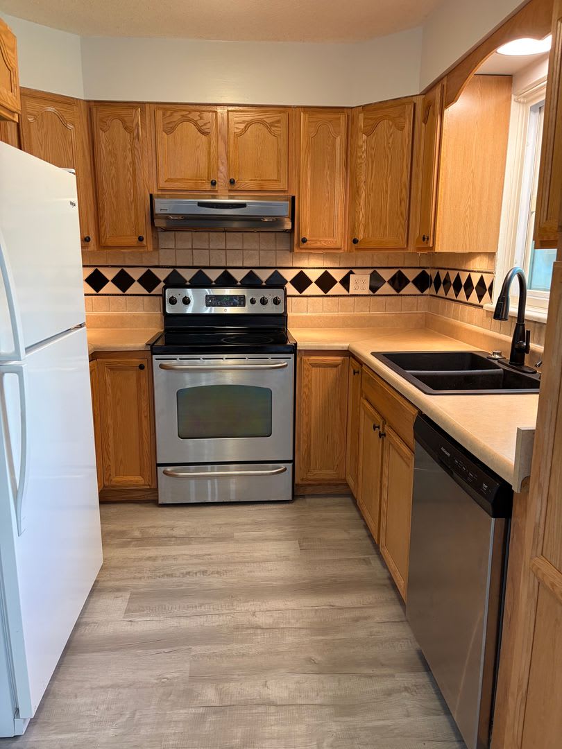 2 Bedroom 1 5 Bath Townhouse – photo 2