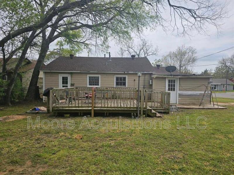 931 W Texas St – photo 2