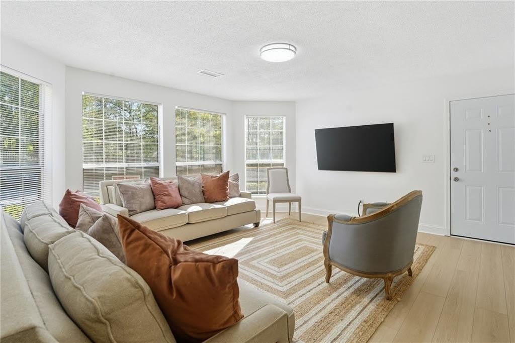 904 Wentworth Court – photo 4