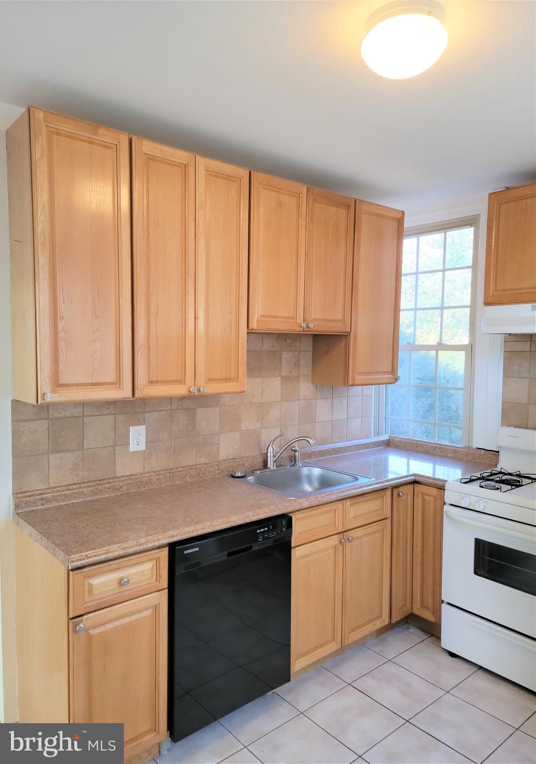 111 IONA Avenue – photo 3