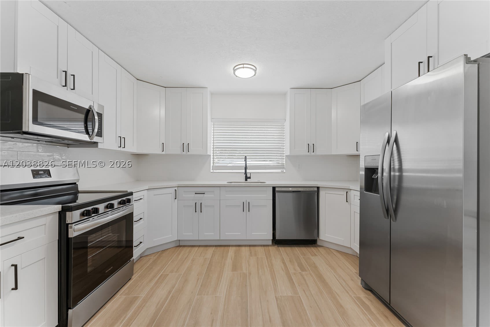 10261 NW 35th St – photo 2