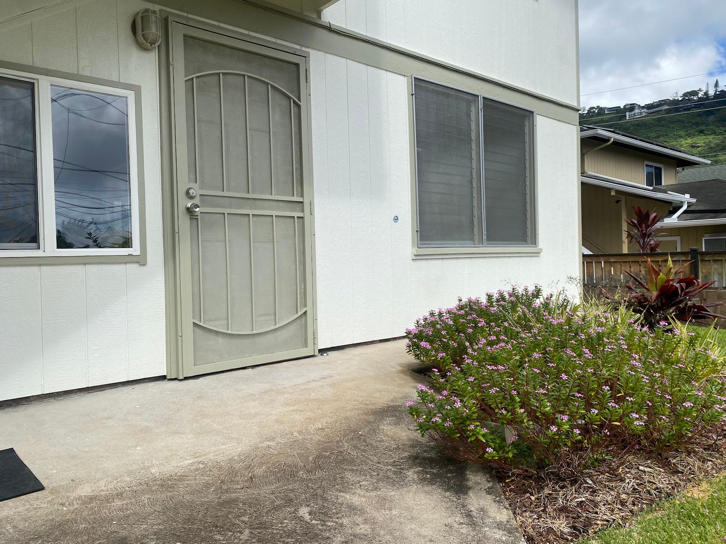 Palolo Valley, ground floor SPACIOUS duplex 2 bed, 2 bath, 1 parking stall includes water and sewer – photo 2