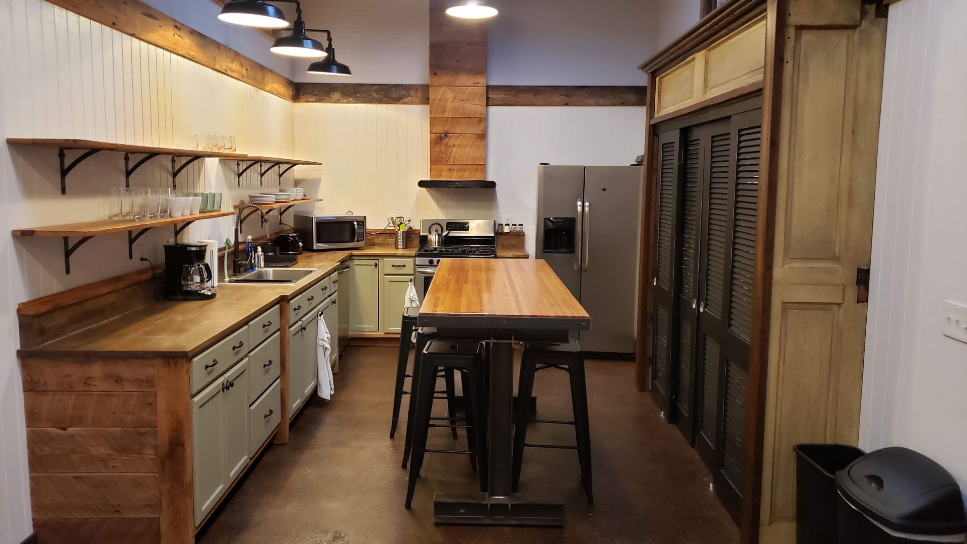 1/2 off 1 month-Charming Industrial 4 Bedroom/4 Bathroom Apartment in Pigtown, MD! – photo 4