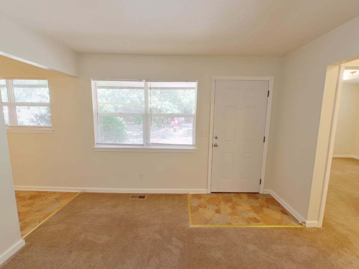 Pet-Friendly 2BR Duplex with Lawn Care Included – photo 3