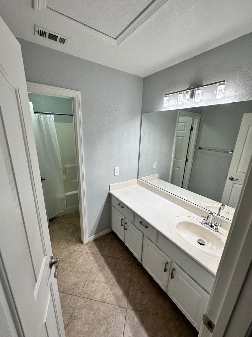 Single Story Home in the Northwest w/ 3 Car Garage – photo 3