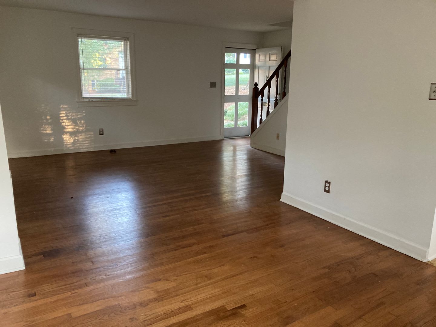 Lovely 2 Bedroom with 1.5 Bath located in Village District – photo 3