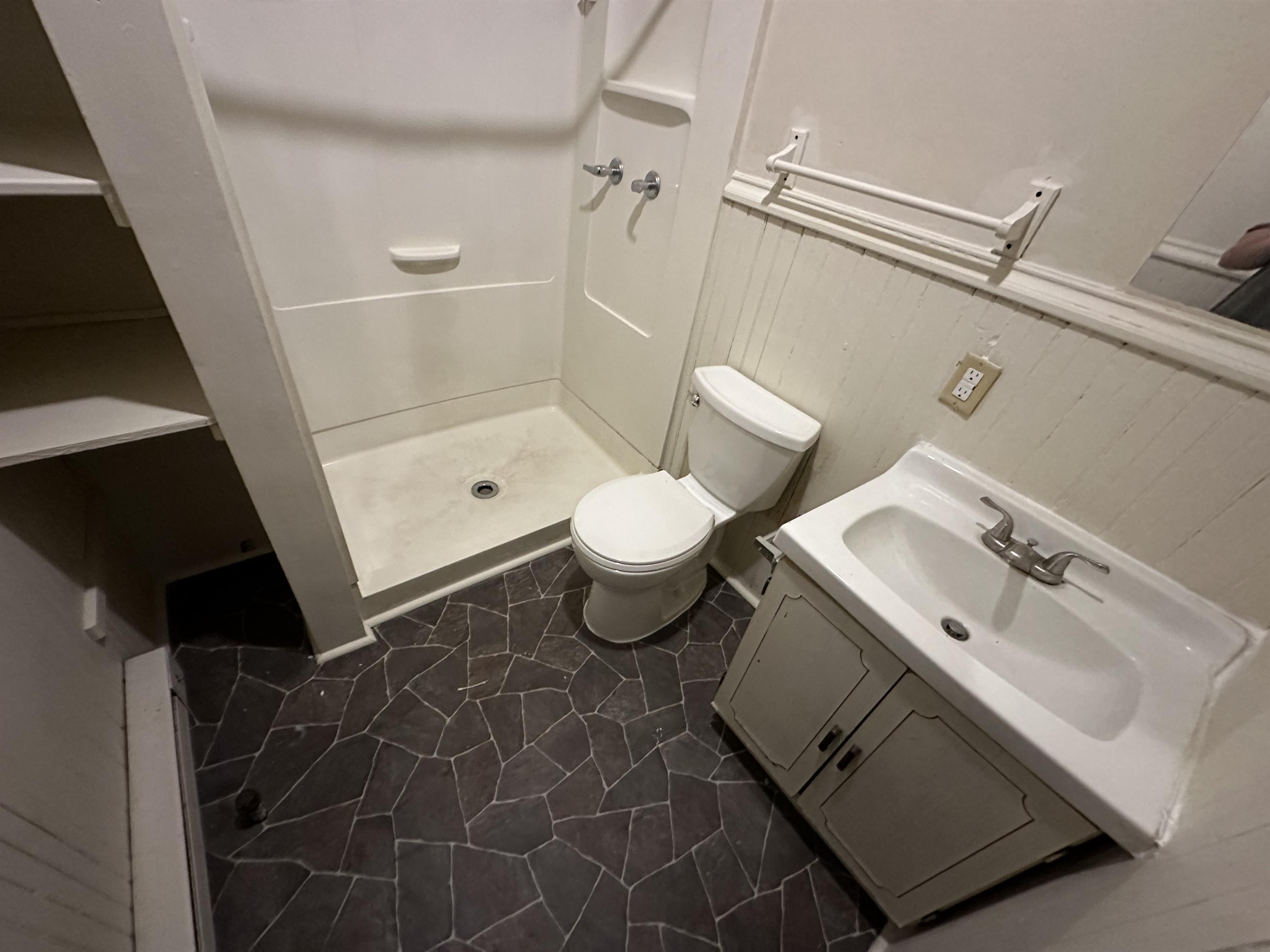 318 S Queen St. – photo 2
