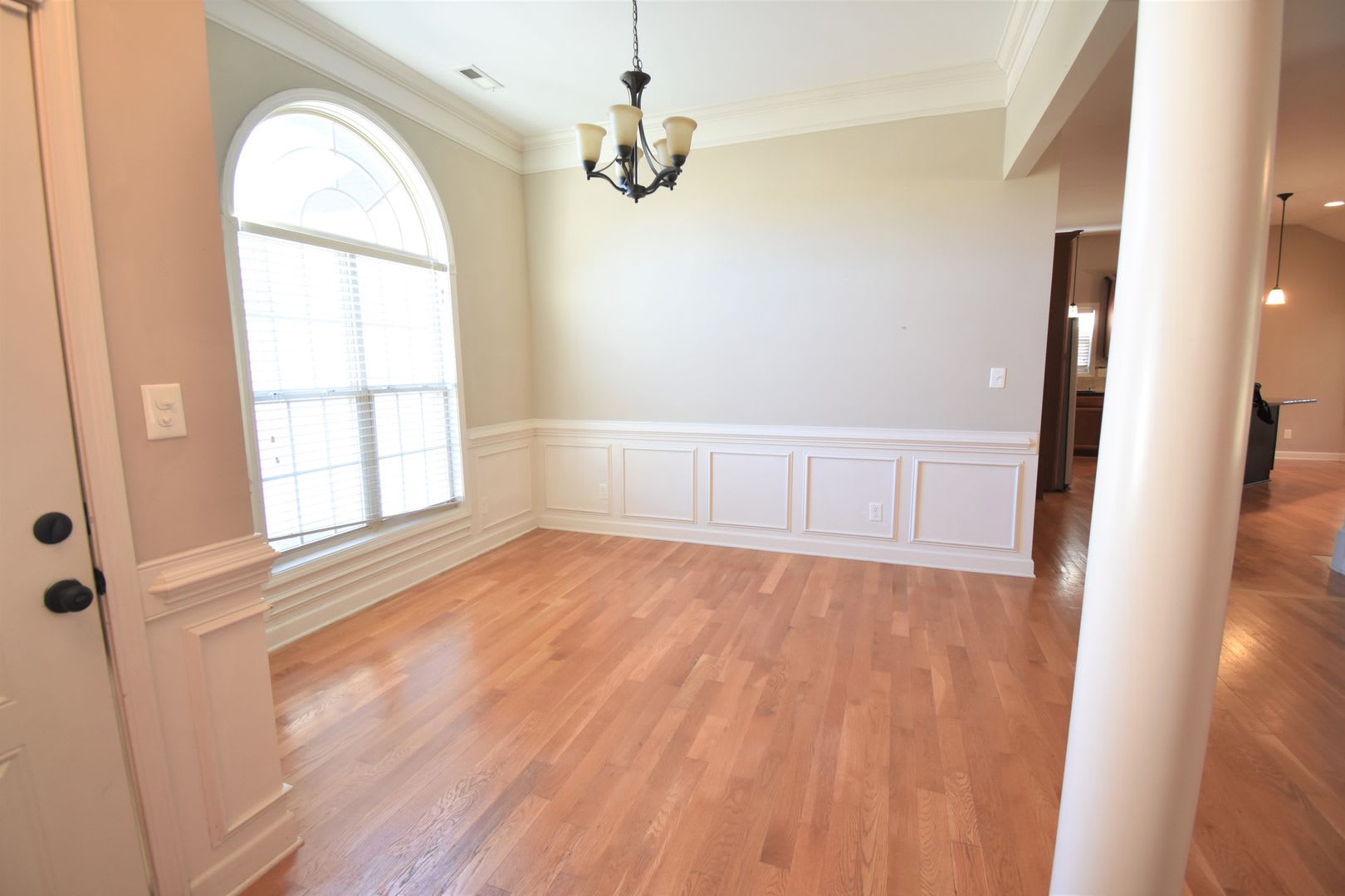 Coming Soon~3 Bedroom and 2 Bath Home with Bonus Room- Pets Considered – photo 4