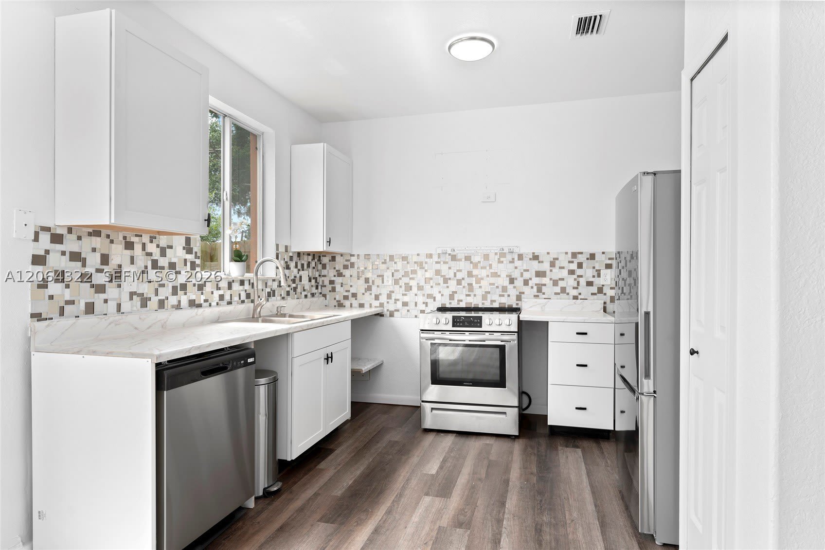 2445 SE 14th Ave – photo 4