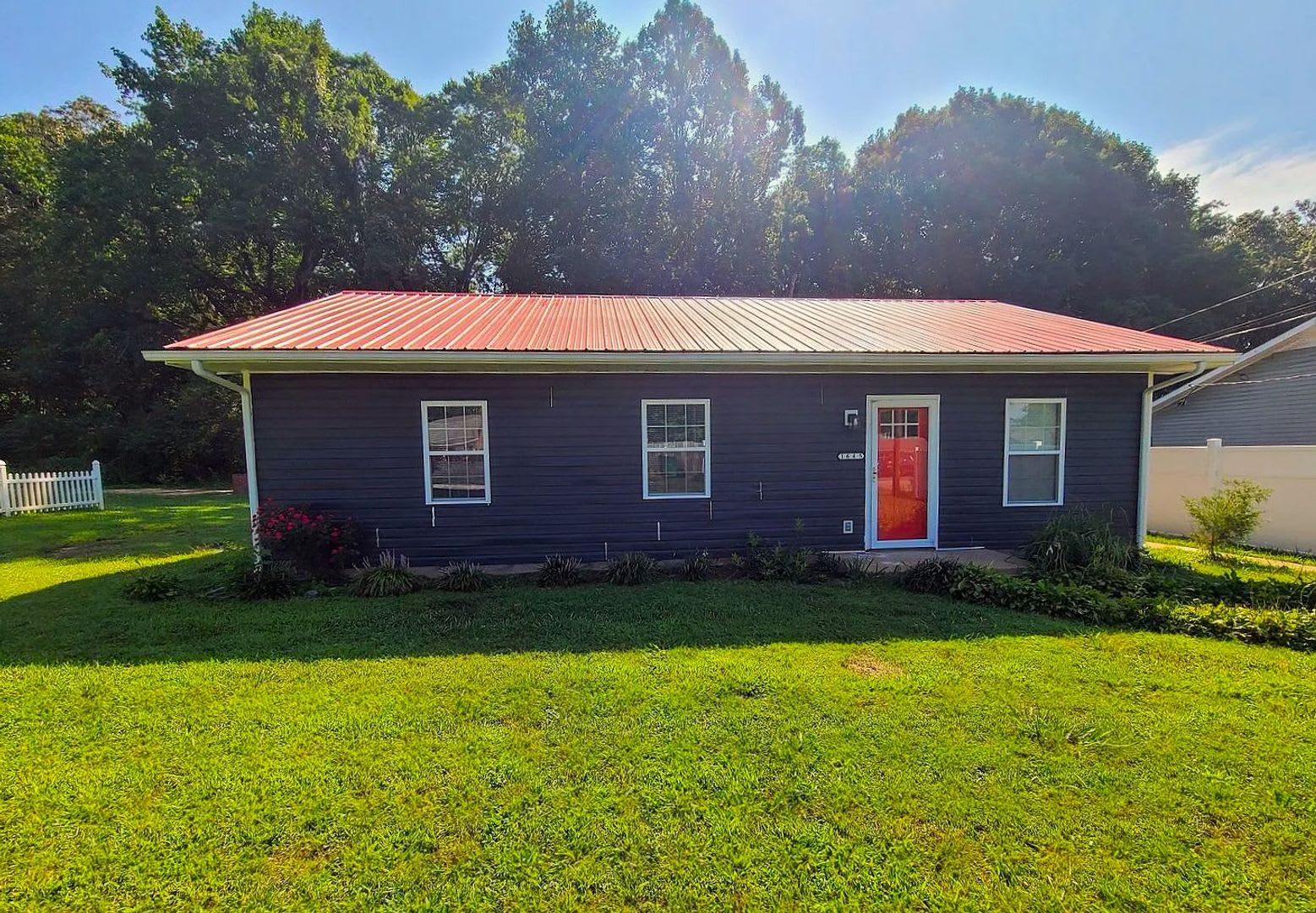 Charming 3 Bedroom, 1 Bathroom home in Winston Salem – photo 2